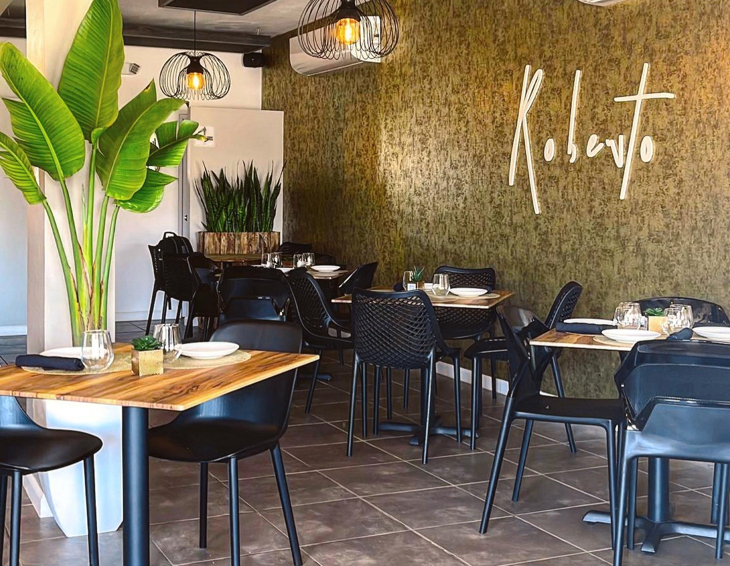 Boqueron Beach Cabo Rojo Roberto Gastroteca Interior